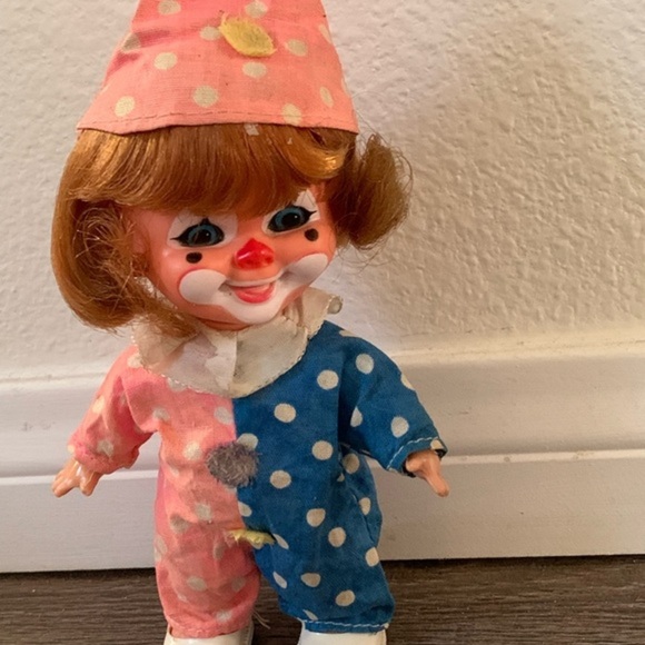 Clown - Picture 1 of 9